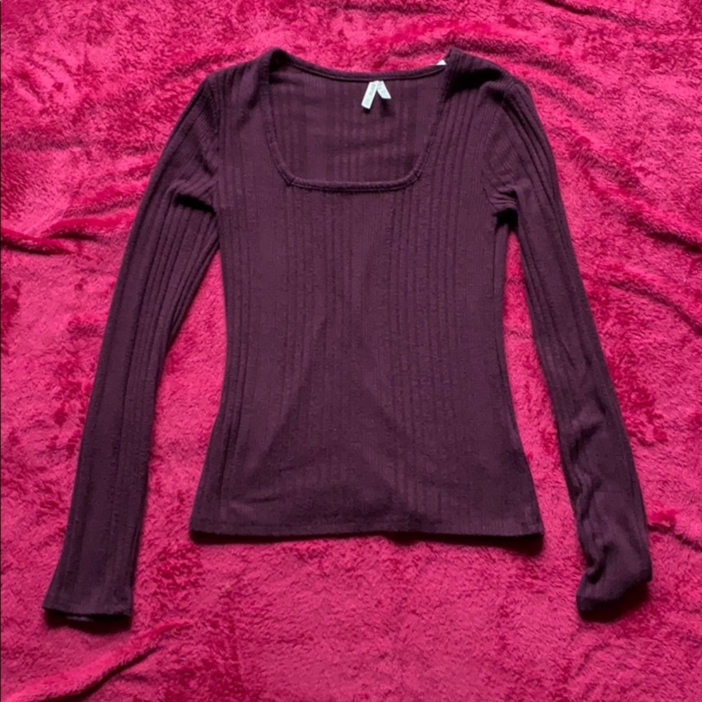 Plain burgundy sweater
